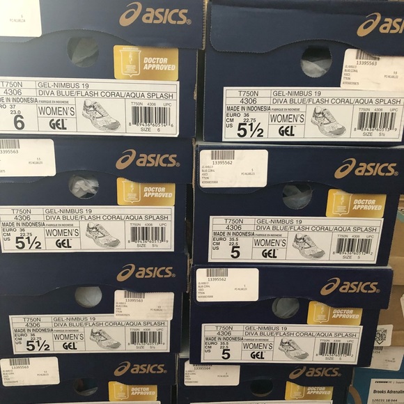 ASICS GEL-Nimbus 19 Running Shoes in BLUE CORAL - Picture 2 of 8